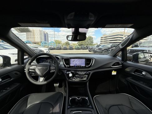 New 2026 Chrysler Pacifica Limited w/ S Appearance Package image 23