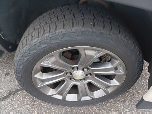 Used 2015 Chevrolet Silverado 1500 High Country w/ High Country Premium Package AWD/4WD image 29