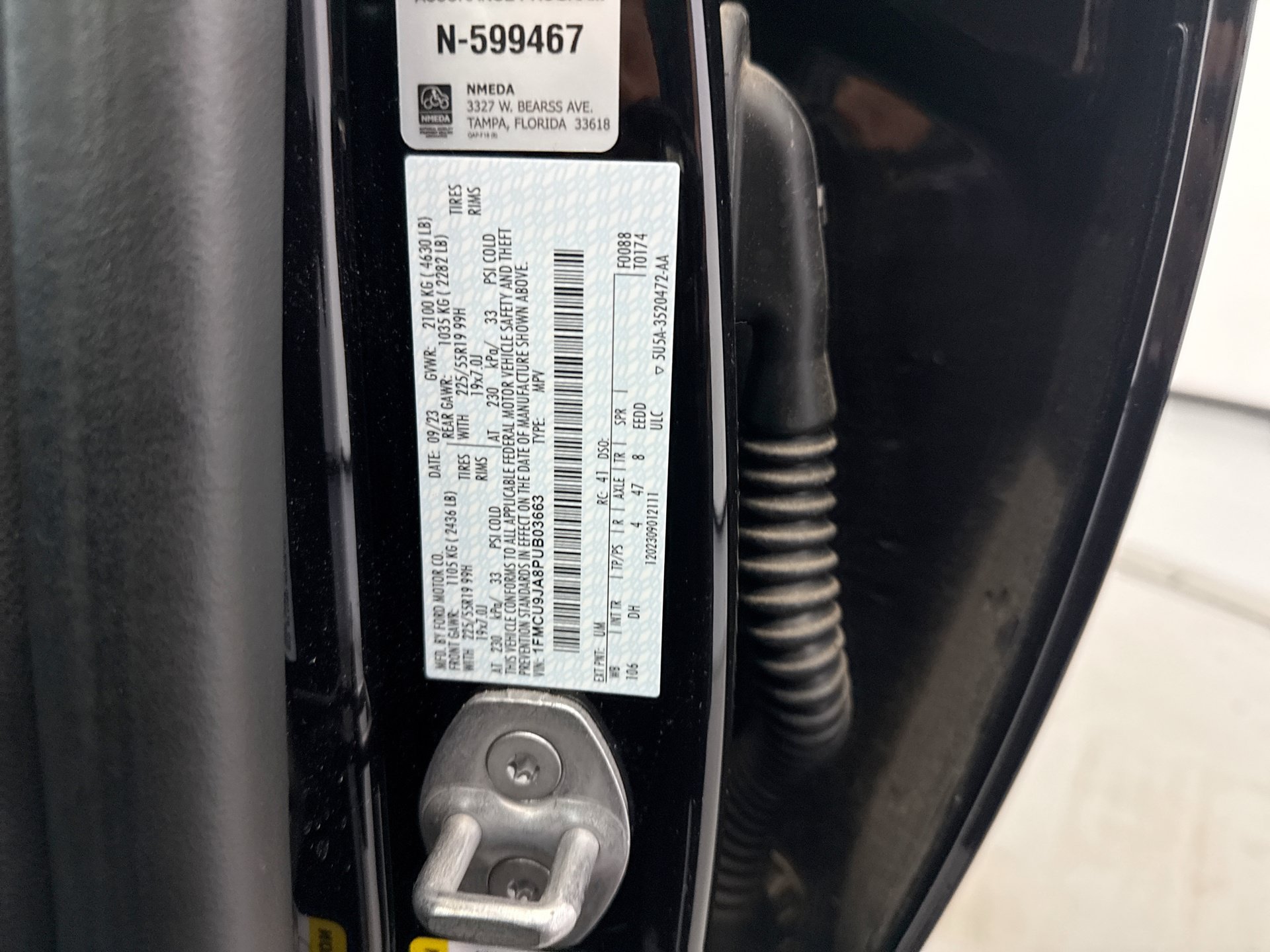 Used 2023 Ford Escape Platinum w/ Premium Technology Package AWD/4WD image 24
