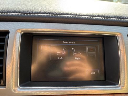 Used 2015 Jaguar XF Premium RWD image 34