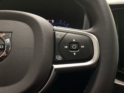 Used 2025 Volvo XC60 B5 Core image 38