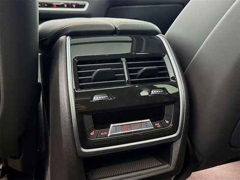 Used 2025 BMW X5 M60i w/ Climate Comfort Package image 27