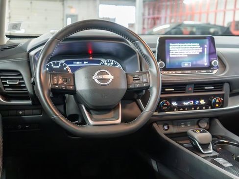 Used 2025 Nissan Rogue SV w/ SV Premium Package image 15