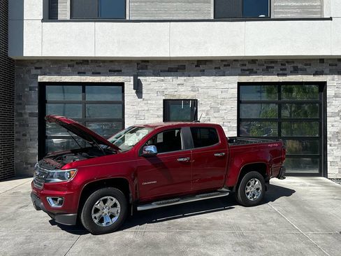 Used 2019 Chevrolet Colorado LT AWD/4WD image 9