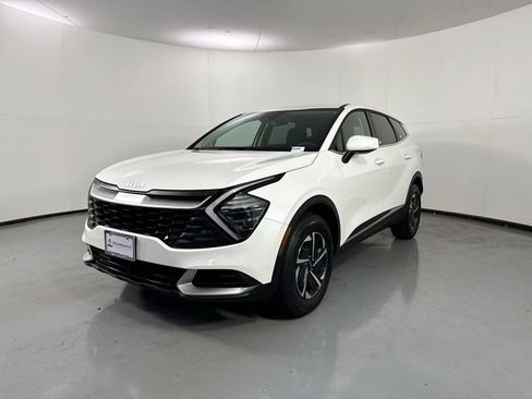Used 2024 Kia Sportage LX AWD/4WD image 2