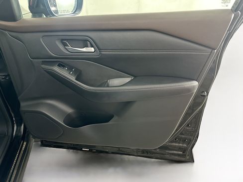 Used 2023 Nissan Rogue SV w/ SV Premium B Package image 33