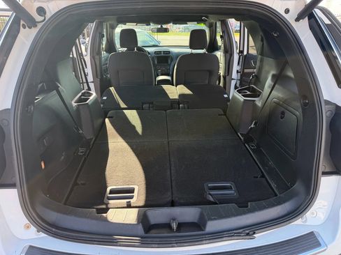 Used 2018 Ford Explorer XLT w/ Equipment Group 201A AWD/4WD image 15