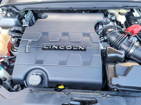 Used 2017 Lincoln Continental Premiere image 21