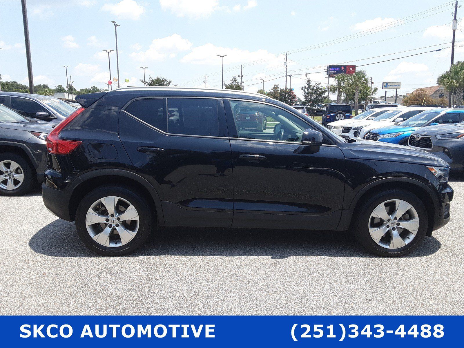 Used 2020 Volvo XC40 T5 Momentum AWD/4WD image 6