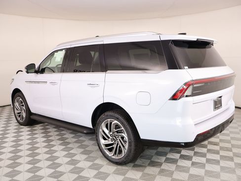 New 2026 Lincoln Navigator Premiere AWD/4WD image 23