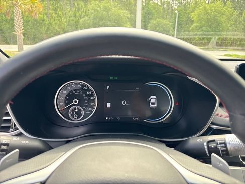 Used 2025 Genesis G70 3.3T Advanced RWD image 11