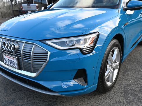 Used 2019 Audi e-tron Premium Plus image 17