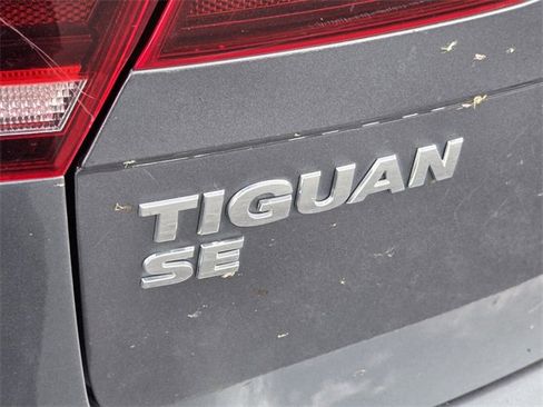 Used 2021 Volkswagen Tiguan SE image 8