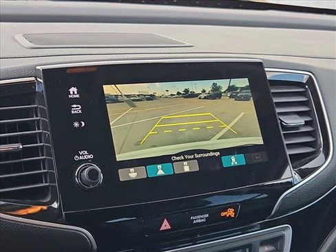 Used 2021 Honda Pilot Touring image 12