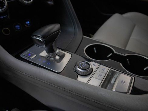 Used 2022 Genesis G70 2.0T image 19