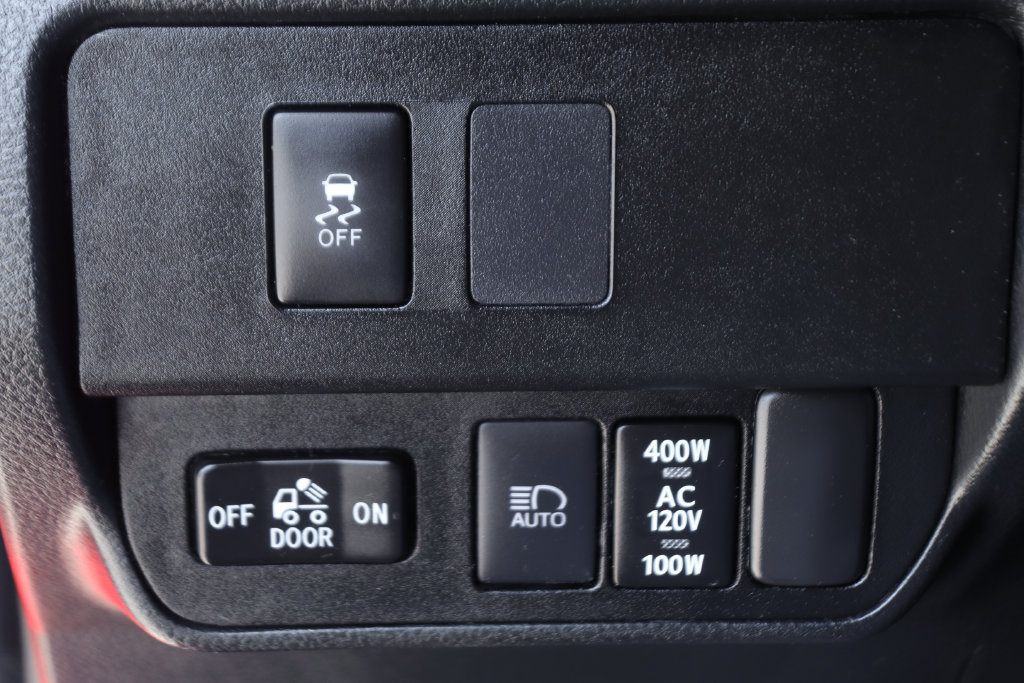 Used 2021 Toyota Tacoma TRD Off-Road w/ Technology Package AWD/4WD image 18