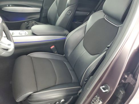 Used 2023 Genesis GV70 2.5T w/ Sport Prestige Package image 12