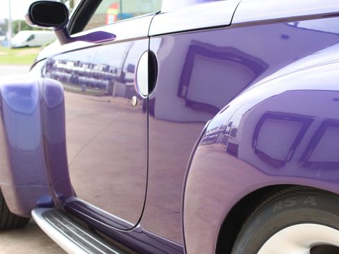 Used 2004 Chevrolet SSR w/ Preferred Equipment Group RWD image 37