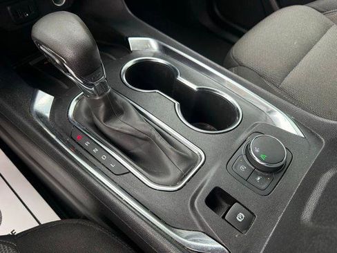 Used 2023 Chevrolet Traverse LT FWD image 10