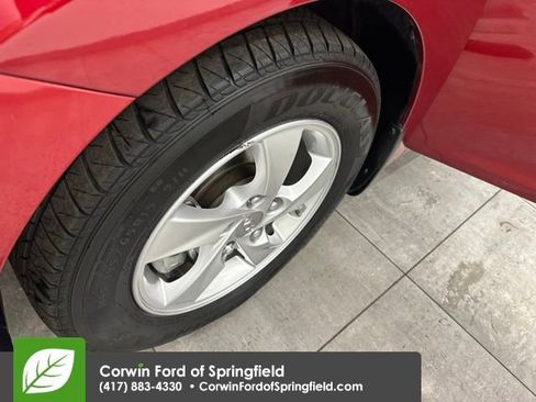 Used 2014 Hyundai Elantra SE image 32