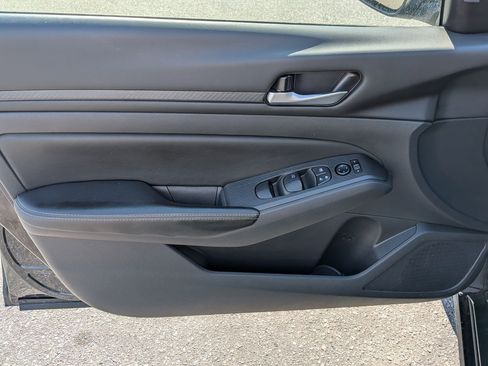 Used 2024 Nissan Altima 2.5 SV image 11