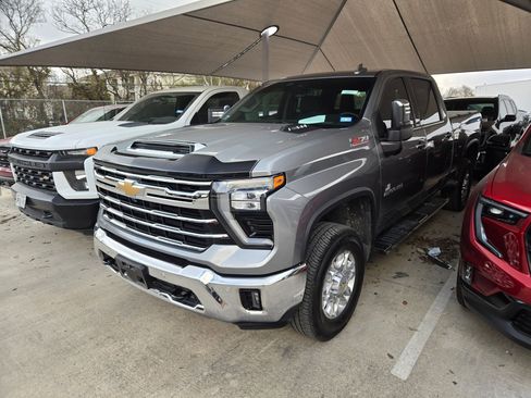 Used 2024 Chevrolet Silverado 2500 LTZ w/ LTZ Convenience Package image 2