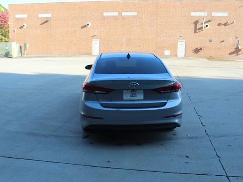 Used 2017 Hyundai Elantra SE image 5