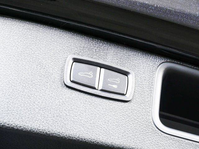 Certified 2026 Porsche Macan AWD/4WD image 33