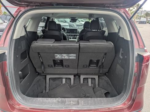 Used 2024 Kia Carnival LX FWD image 9