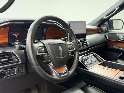 Used 2018 Lincoln Navigator Reserve AWD/4WD image 24