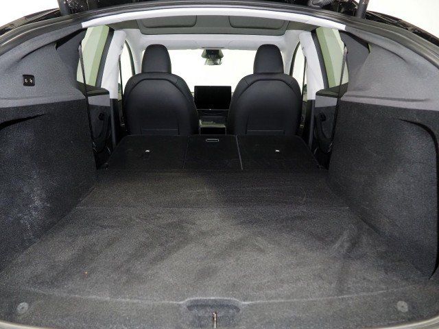 Used 2026 Tesla Model Y Long Range RWD image 47