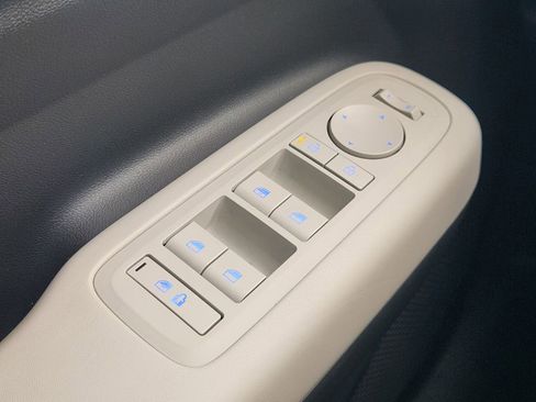 Certified 2025 Hyundai Santa Fe SE image 22