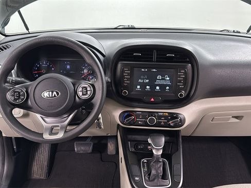 Used 2020 Kia Soul LX image 9