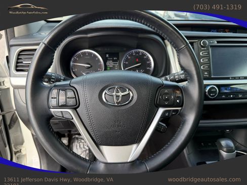 Used 2017 Toyota Highlander Limited image 17
