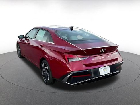 Used 2025 Hyundai Elantra Limited image 11