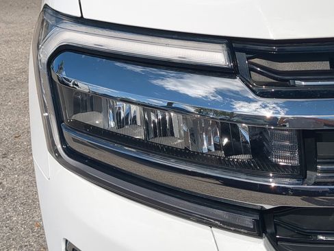 Used 2024 Ford Expedition Limited image 10