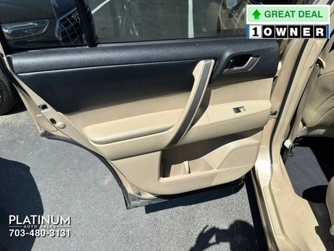 Used 2011 Toyota Highlander SE w/ Tow Pkg AWD/4WD image 17