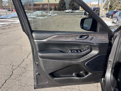 Used 2022 Jeep Grand Cherokee L Overland image 9