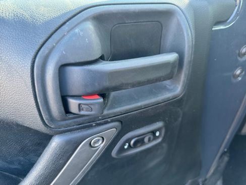 Used 2018 Jeep Wrangler Sport image 11