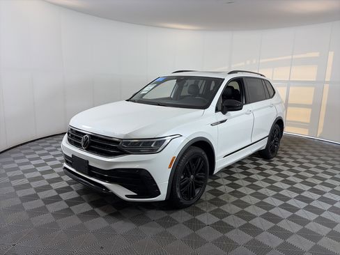 Used 2022 Volkswagen Tiguan SE R-Line AWD/4WD image 2