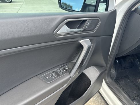 Used 2019 Volkswagen Tiguan SE w/ Panoramic Sunroof Package AWD/4WD image 23