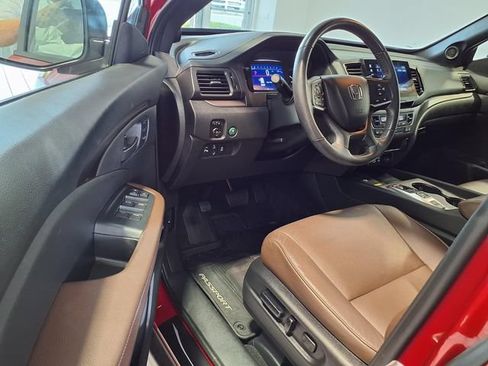 Certified 2025 Honda Passport EX-L image 6