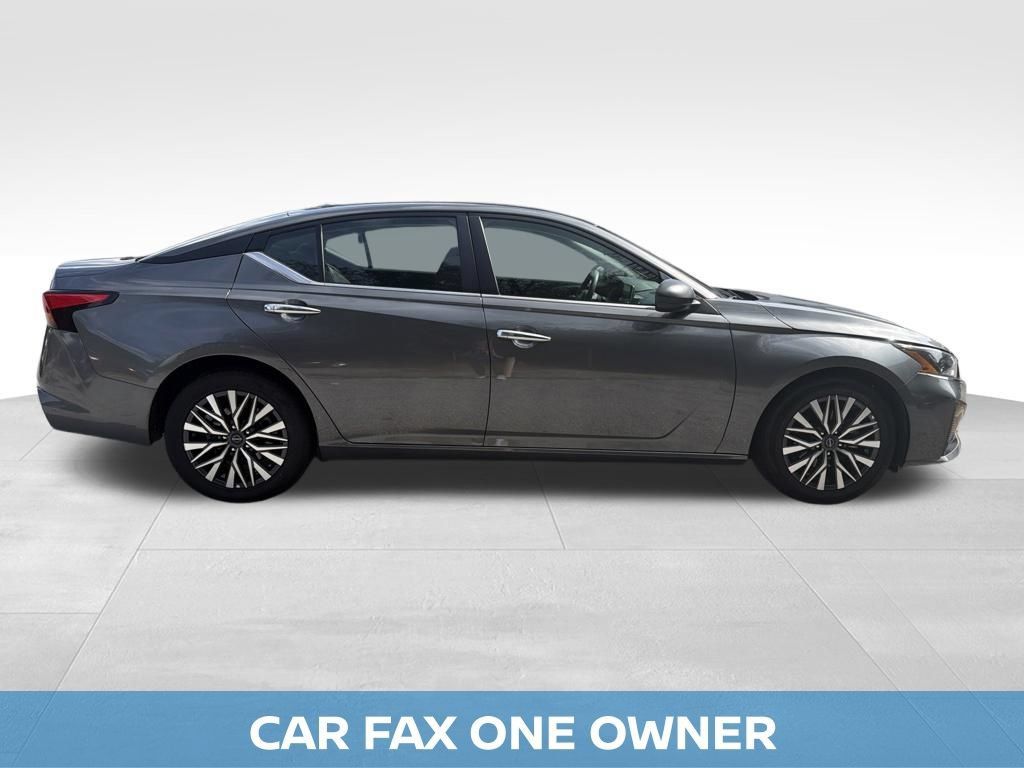 Used 2025 Nissan Altima 2.5 SV FWD image 18