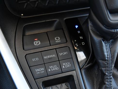 Used 2024 Toyota RAV4 LE AWD/4WD image 26