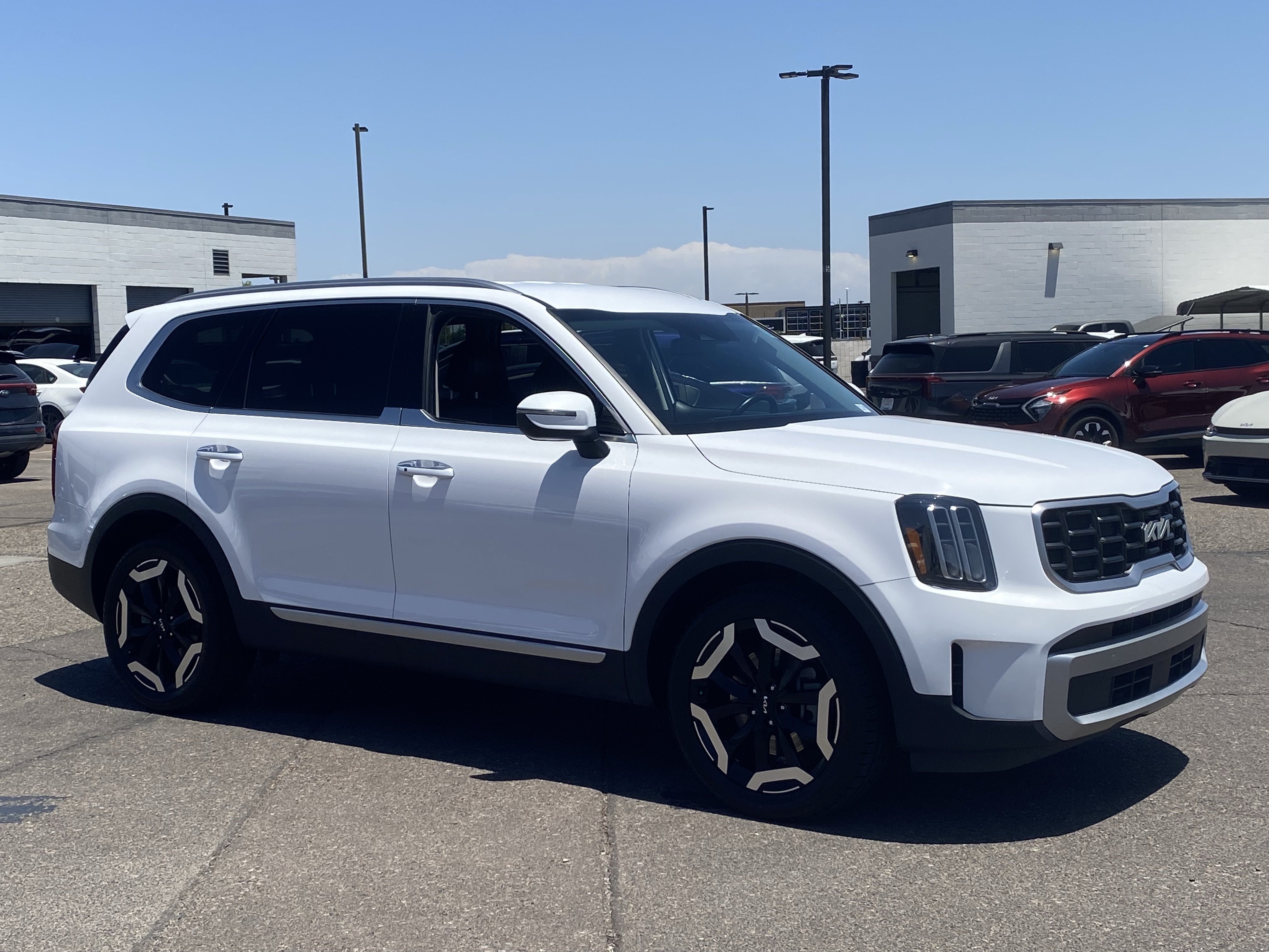Used 2023 Kia Telluride S FWD image 7