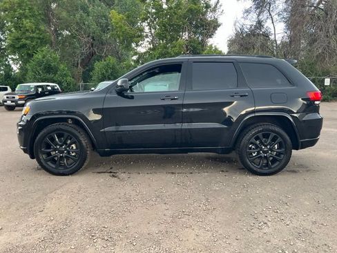 Used 2021 Jeep Grand Cherokee Laredo X AWD/4WD image 2