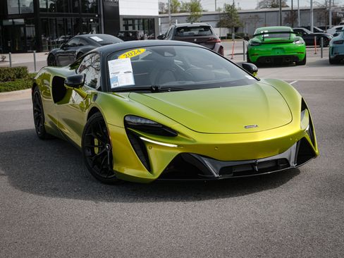 Used 2024 McLaren Artura image 3