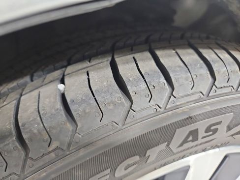 Certified 2020 Nissan Versa SV image 28