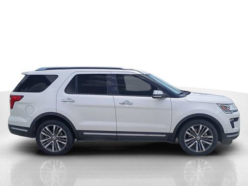 Used 2018 Ford Explorer Platinum AWD/4WD image 4
