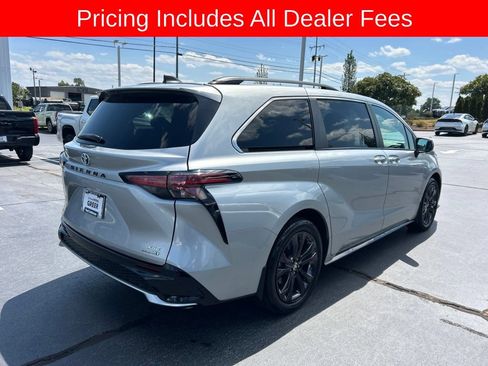 Used 2024 Toyota Sienna XSE w/ XSE Plus Package FWD image 21